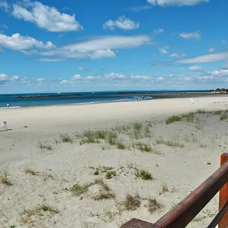 Le Cap D'agde Sleeps 9 Holiday home