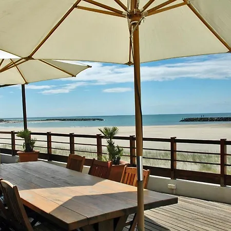 Le Cap D'agde Sleeps 9 Agde