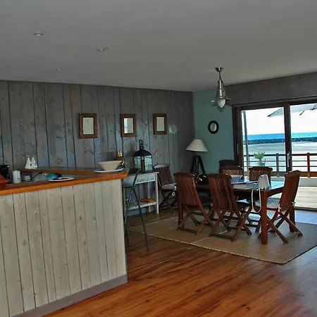 Le Cap D'agde Sleeps 9 Holiday home